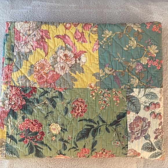 Pottery Barn Bedding Pottery Barn Floral Reversible Quilt King Size